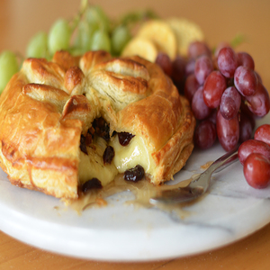 Baked_Brie_In_Puff_Pastry_300x300.jpg